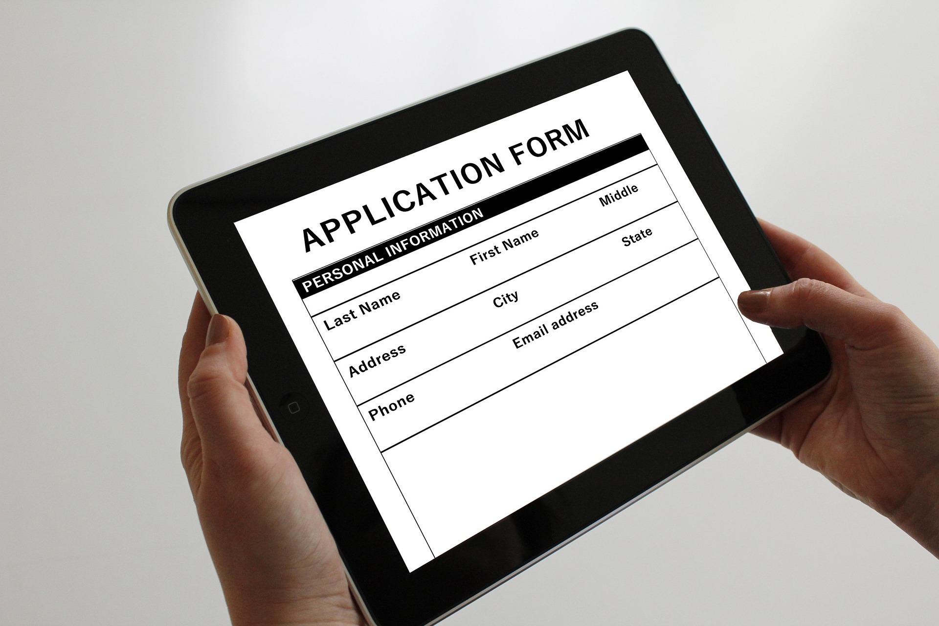 The Advantages and Risks of Online Loan Applications